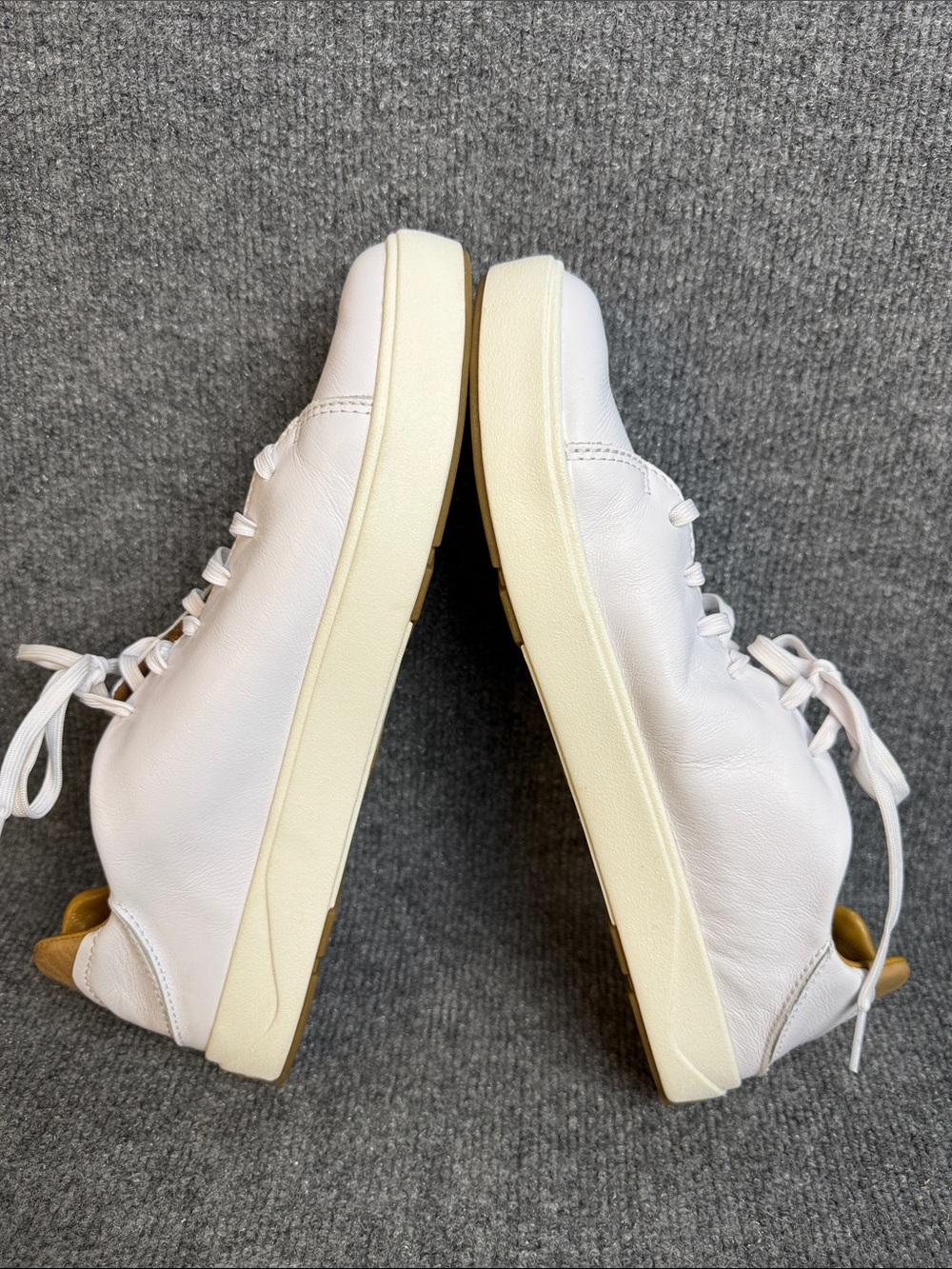 Olukai Men’s White Leather Low-Top Sneakers Size 10.5 Like New! - Picture 7 of 9